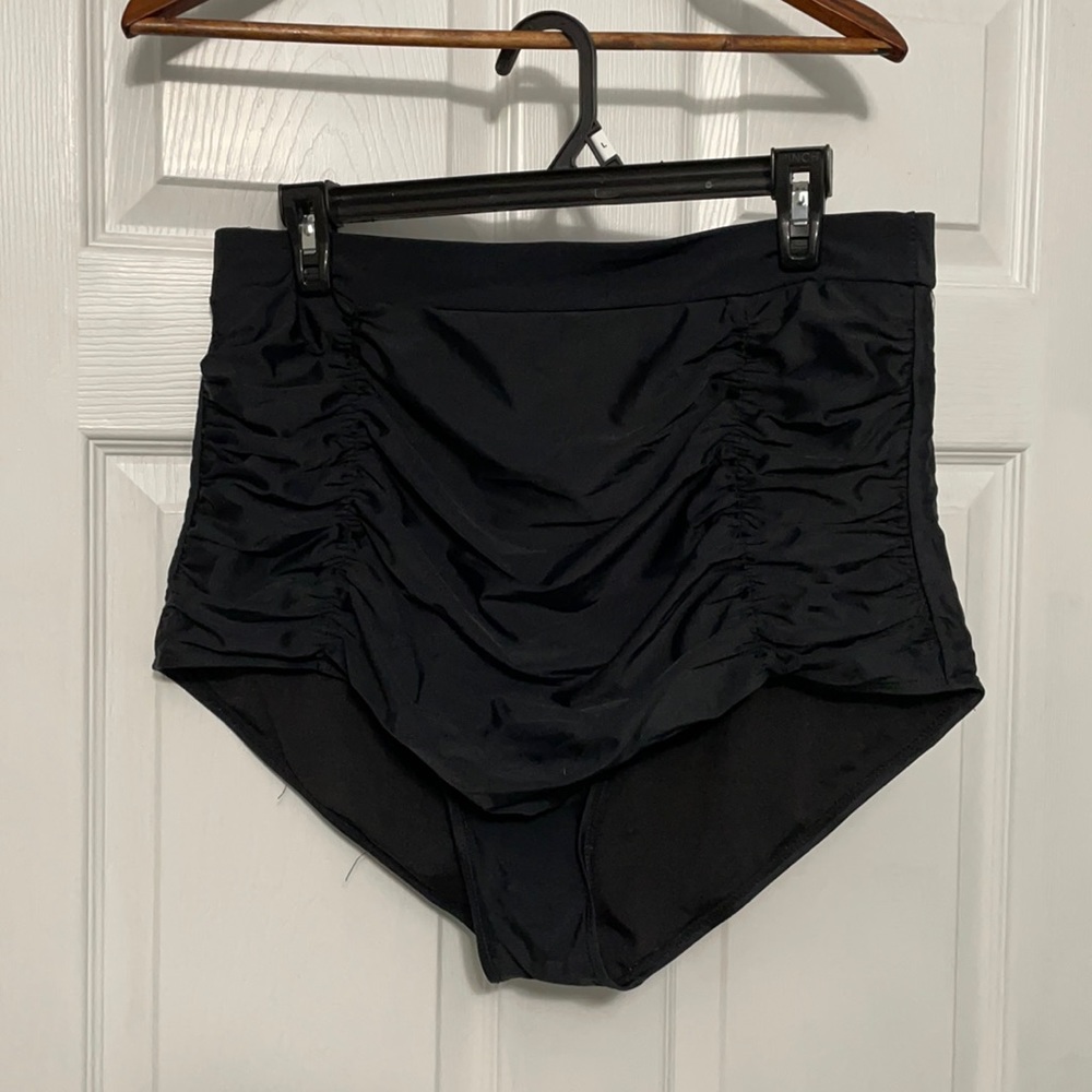 Swimsuit bottoms high waisted